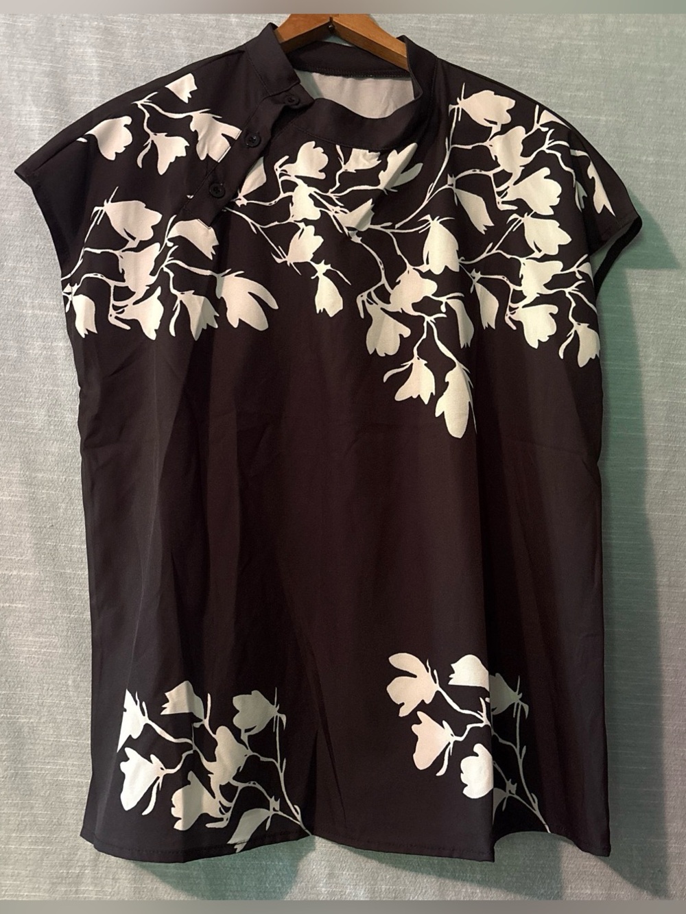 Emery Rose Blouse Sleeveless Pullover Black/White Floral Women’s Sz L NWOT